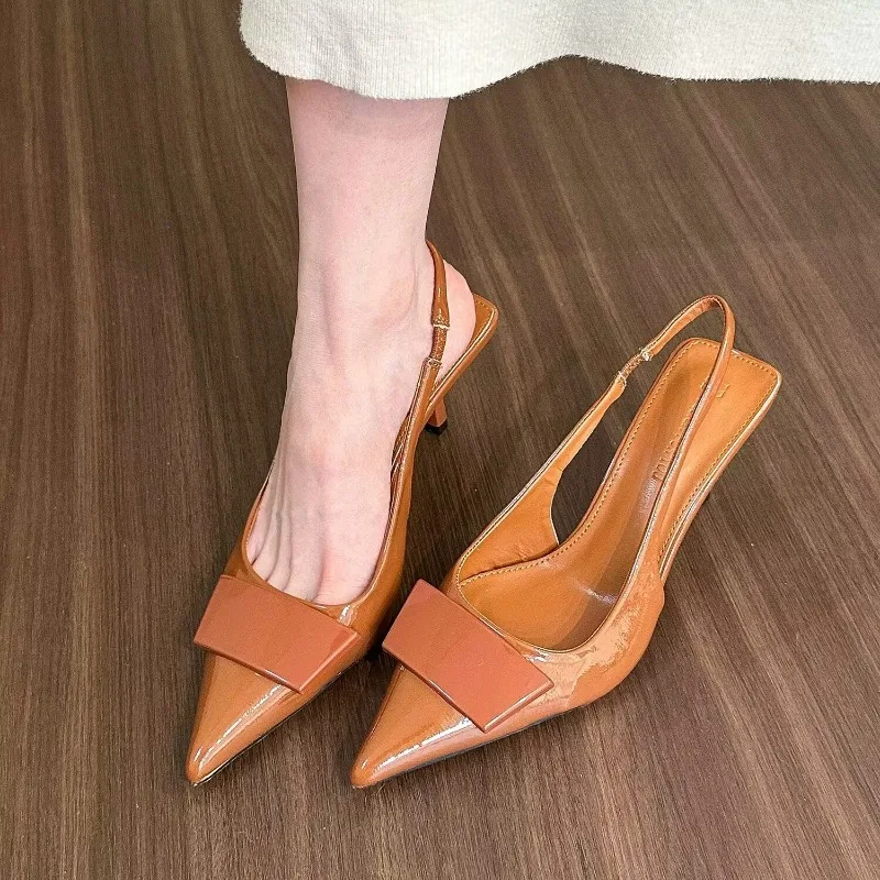 Fashion Square Buckle Pointed  - Summer Clothing Items recension och pris
